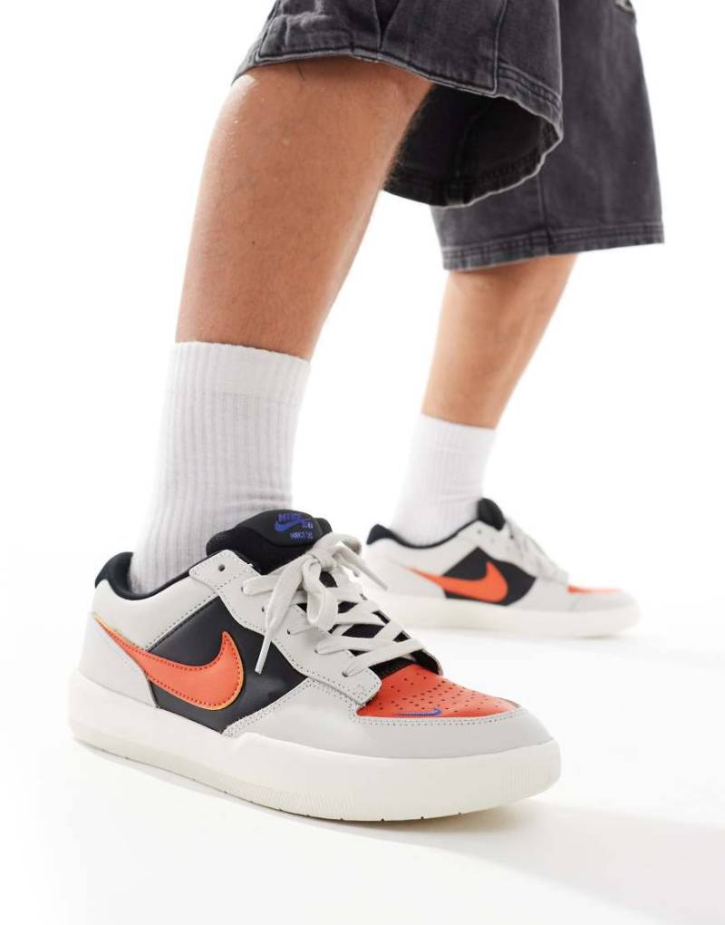 Nike - SB Force 58 - Hochwertige Sneaker in Grau, Schwarz und Orange von Nike SB