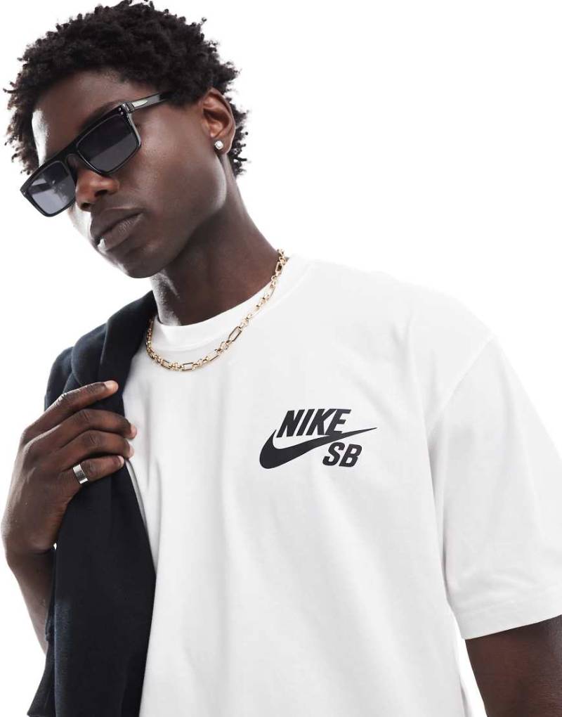 Nike SB - Weißes T-Shirt mit Logo in Brusthöhe von Nike SB