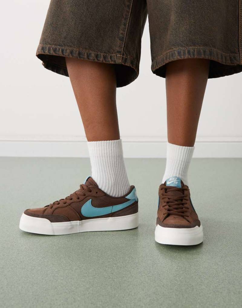 Nike SB - Zoom Pogo Plus - Sneaker in Braun und Blau-Brown von Nike SB