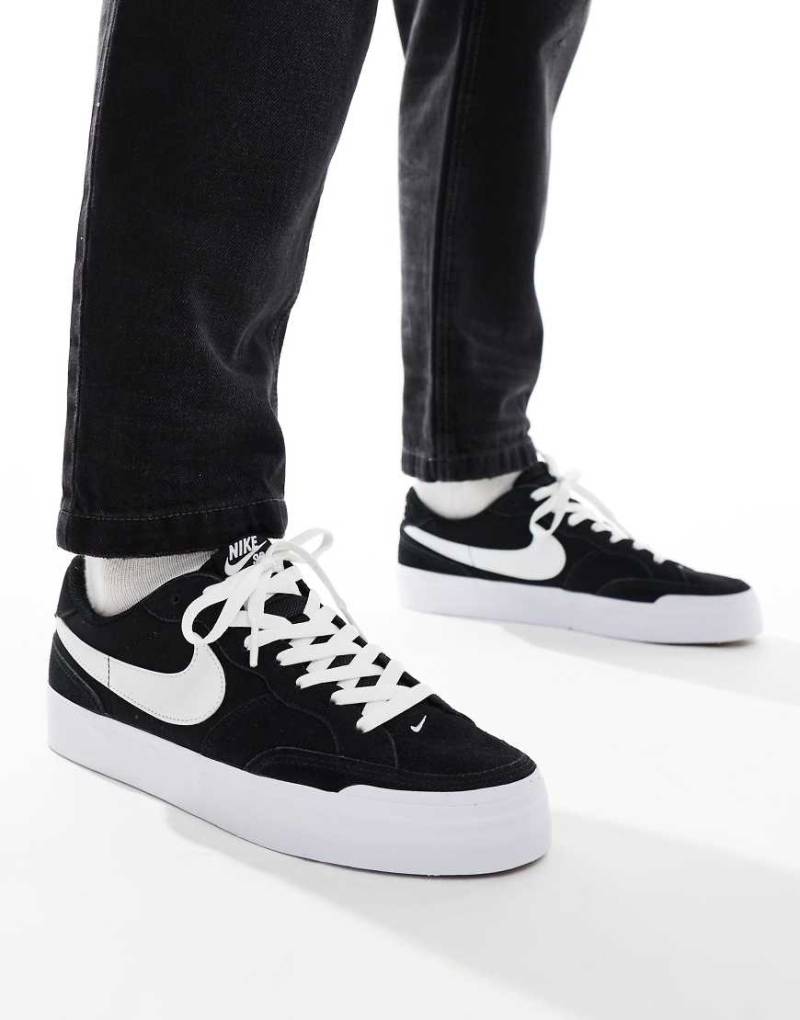 Nike SB - Zoom Pogo Plus - Sneaker in Schwarz und Weiß von Nike SB