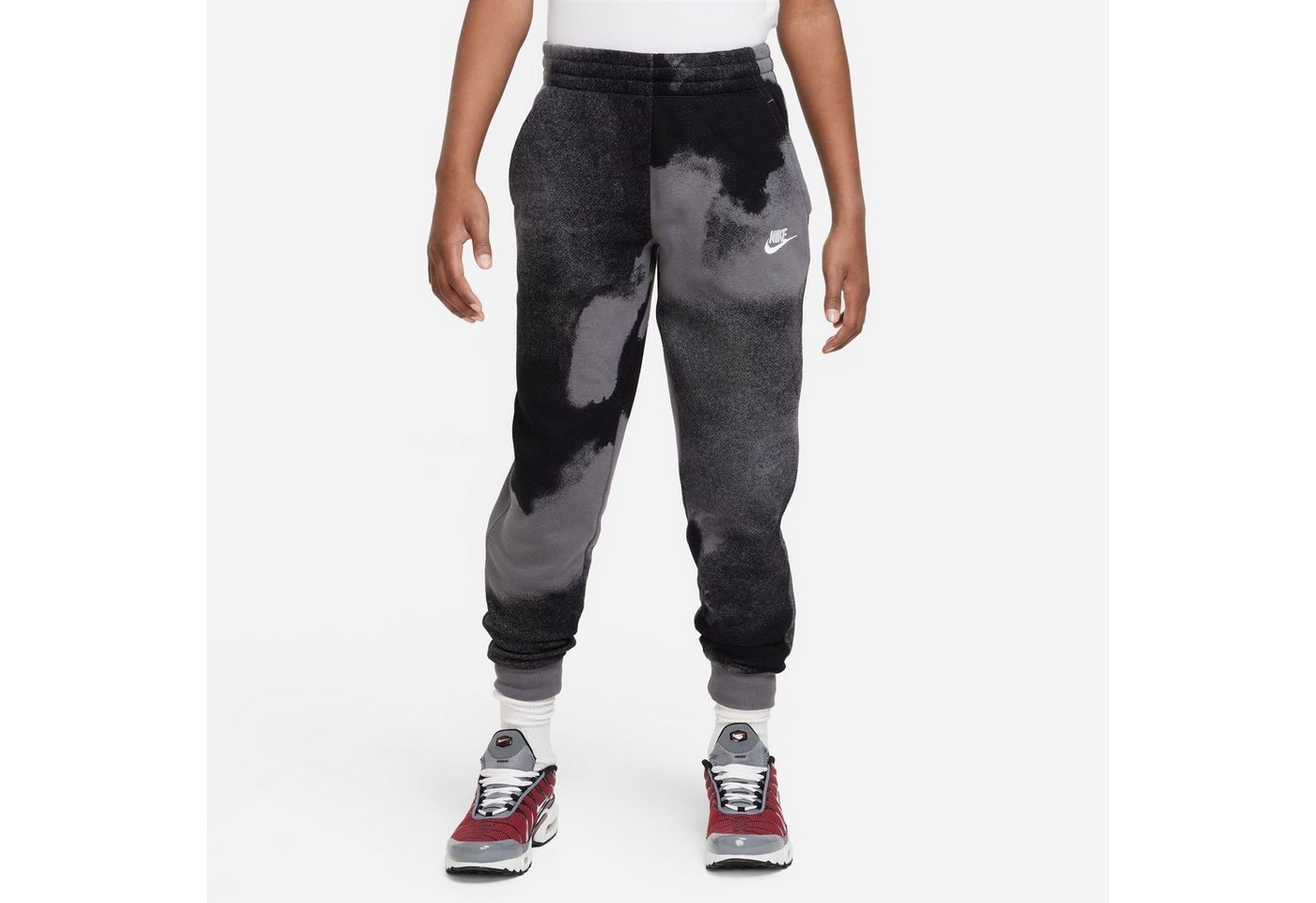 Nike Sportswear Jogginghose K CLUB FLC HBR JOGGER WASH AOP - für Kinder von Nike Sportswear