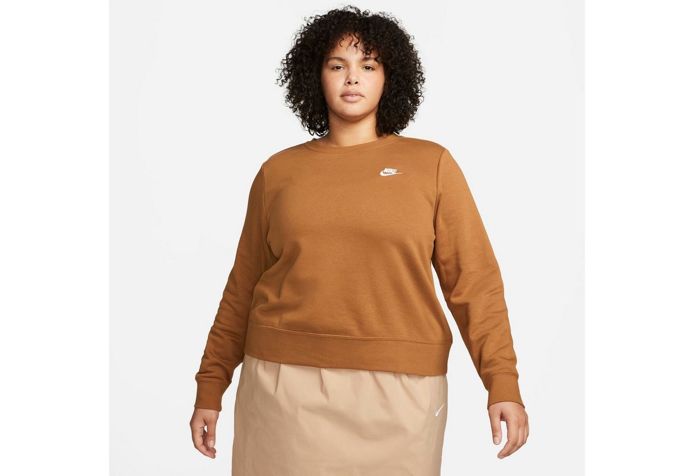 Nike Sportswear Sweatshirt CLUB FLEECE WOMEN'S CREW-NECK SWEATSHIRT (PLUS SIZE) von Nike Sportswear