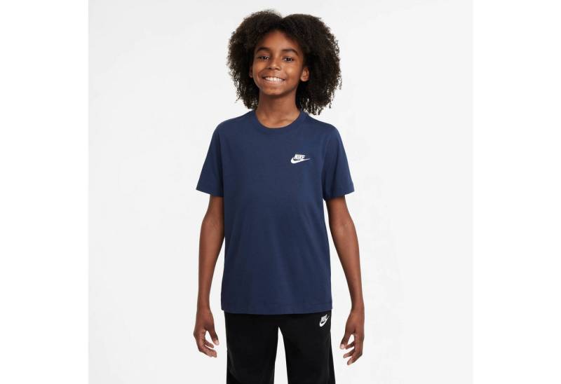 Nike Sportswear T-Shirt Nike Sportswear Big Kids' T-Shirt (1-tlg) gerader Schnitt, normale Ärmellänge, in verschiedenen US-Größen von Nike Sportswear