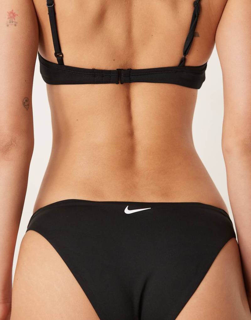 Nike - Essential - Bikinihose in Schwarz mit schmalen Seiten von Nike Swimming