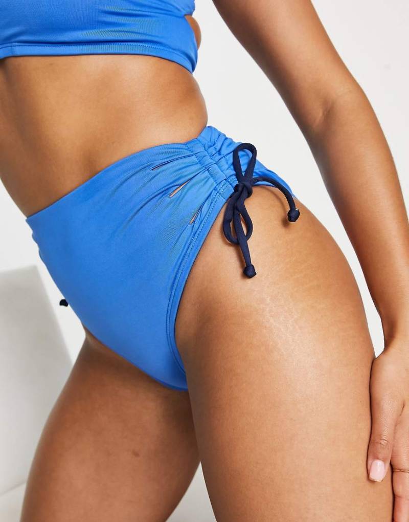 Nike - Knapper Bikinislip mit hohem Bund in Blau von Nike Swimming