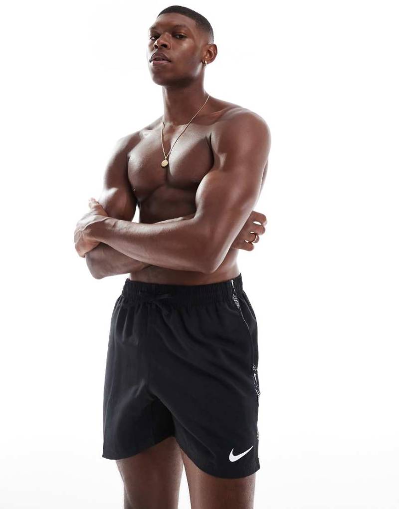 Nike - Lap - Volley-Badehose in Schwarz mit Logostreifen, 5 Zoll Schrittlänge von Nike Swimming