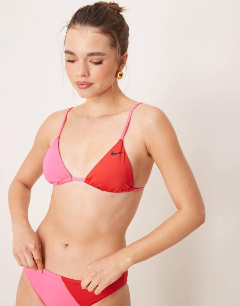 Nike - Triangel-Bikinioberteil mit Blockfarben-Design in Rot und Rosa von Nike Swimming