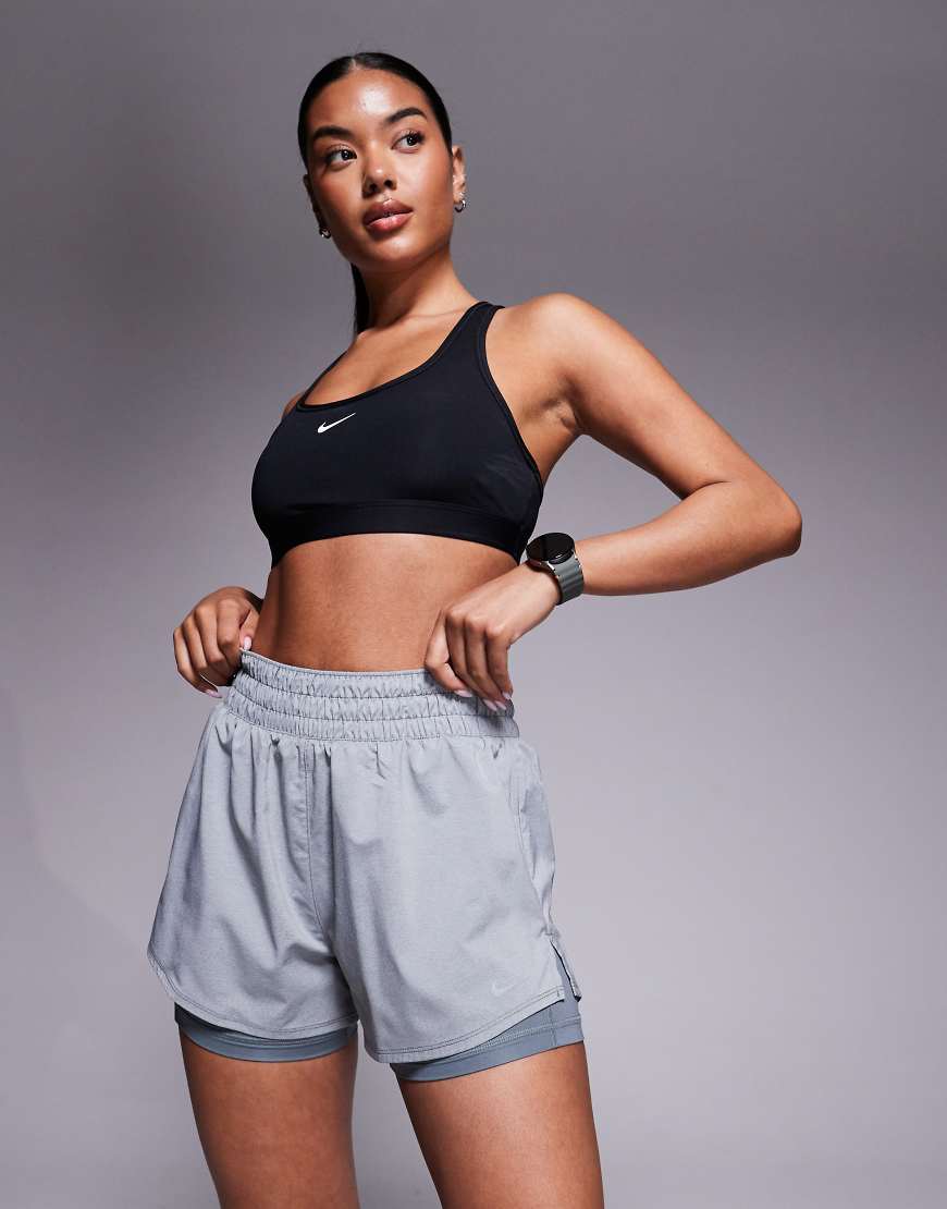 Nike - One Training Dri-FIT - 2-in-1-Shorts in Grau mit hohem Bund, 3 Zoll Schrittlänge von Nike Training