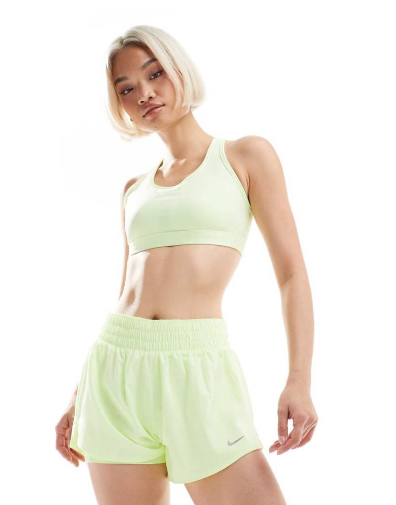 Nike - One Training Dri-FIT - 2-in-1-Shorts in Limettengrün mit mittelhohem Bund, 3 Zoll Schrittlänge von Nike Training