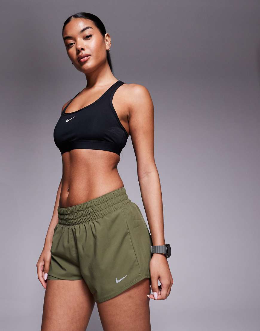 Nike - One Training Dri-FIT - Shorts in Khaki mit mittelhohem Bund, 3 Zoll Schrittlänge-Grün von Nike Training