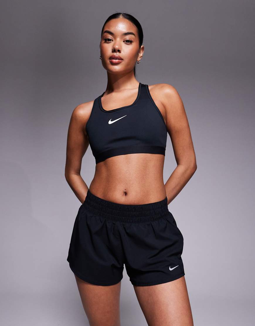 Nike - One Training Dri-FIT - Shorts in Schwarz mit mittelhohem Bund, 3 Zoll Schrittlänge Nike - One Training Dri-FIT - Shorts in Schwarz mit mittelhohem Bund, 3 Zoll Schrittlänge von Nike Training