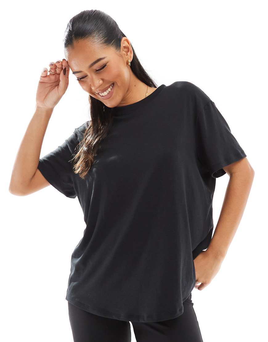 Nike - One Training Dri-FIT - T-Shirt in Schwarz mit lockerem Schnitt von Nike Training