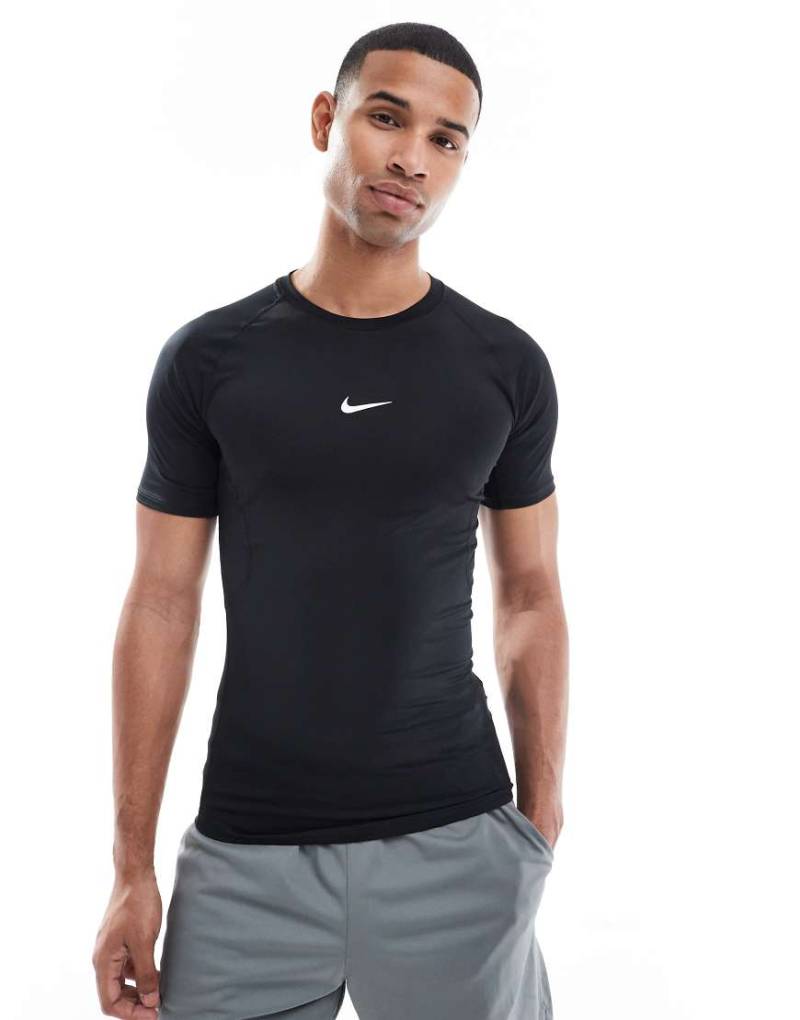 Nike - Pro Training - Körperbetontes T-Shirt in Schwarz-Blau von Nike Training