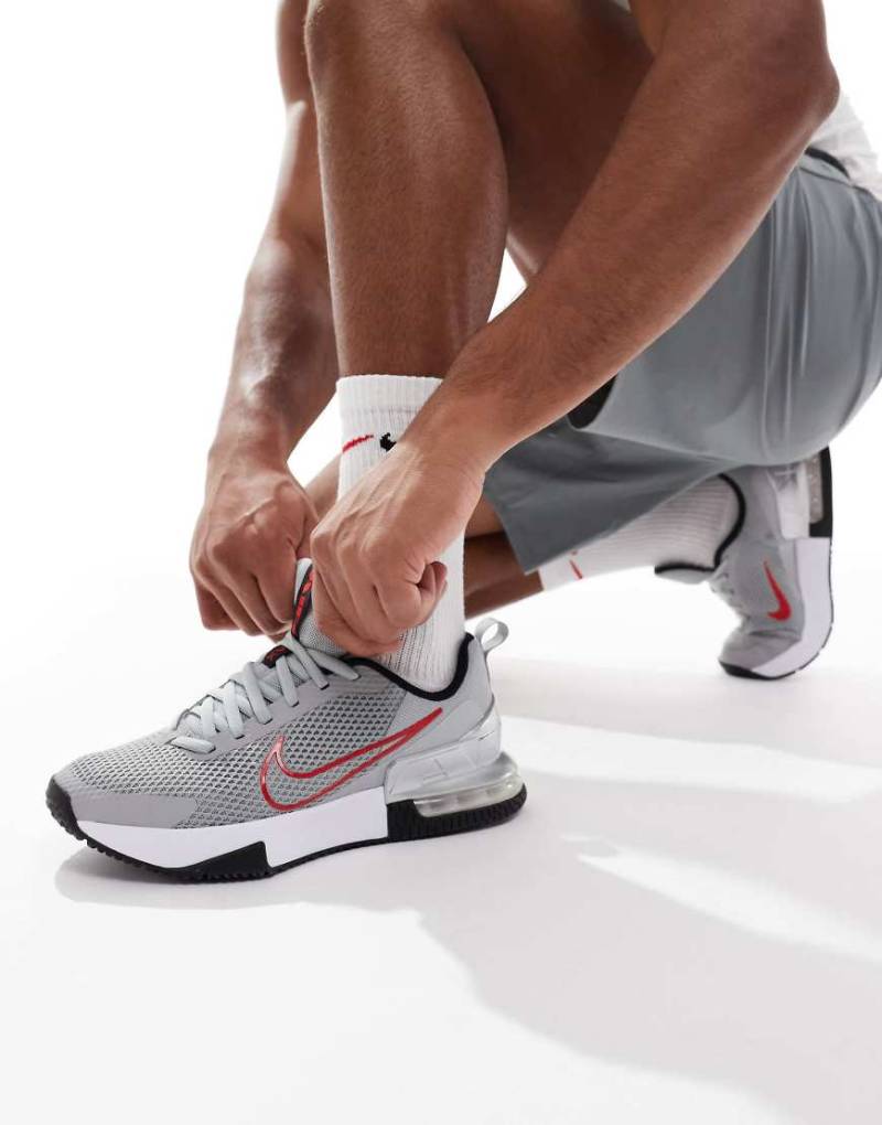 Nike Training - Air Max Alpha 6 - Sneaker in Grau-Silber Nike Training - Air Max Alpha 6 - Sneaker in Grau-Silber von Nike Training