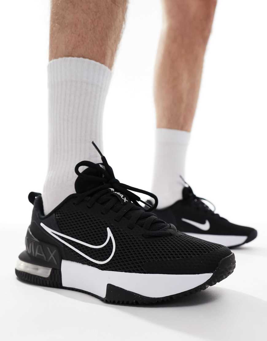 Nike Training - Air Max Alpha 6 - Sneaker in Schwarz und Weiß von Nike Training