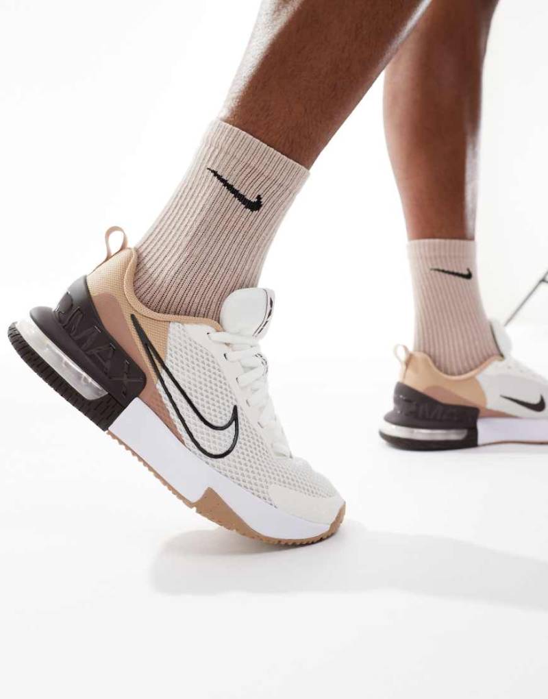 Nike Training - Air Max Alpha 6 - Sneaker in Weiß und Braun von Nike Training