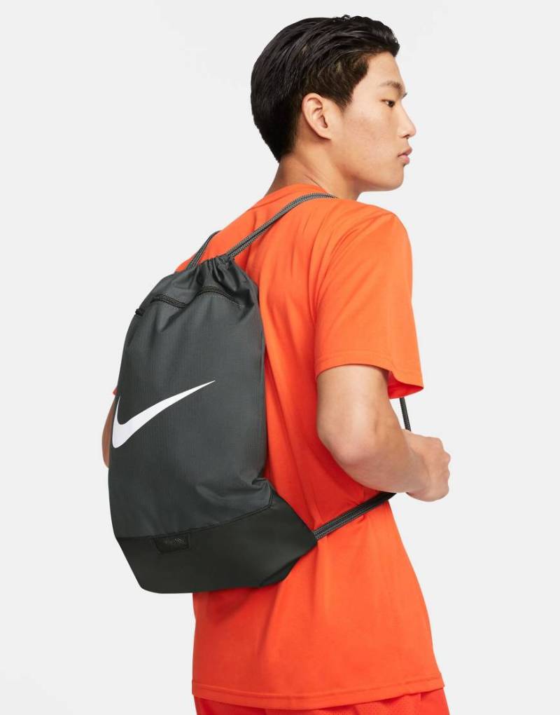Nike Training - Brasilia 9.5 - Tasche in Grau mit Kordelzug von Nike Training