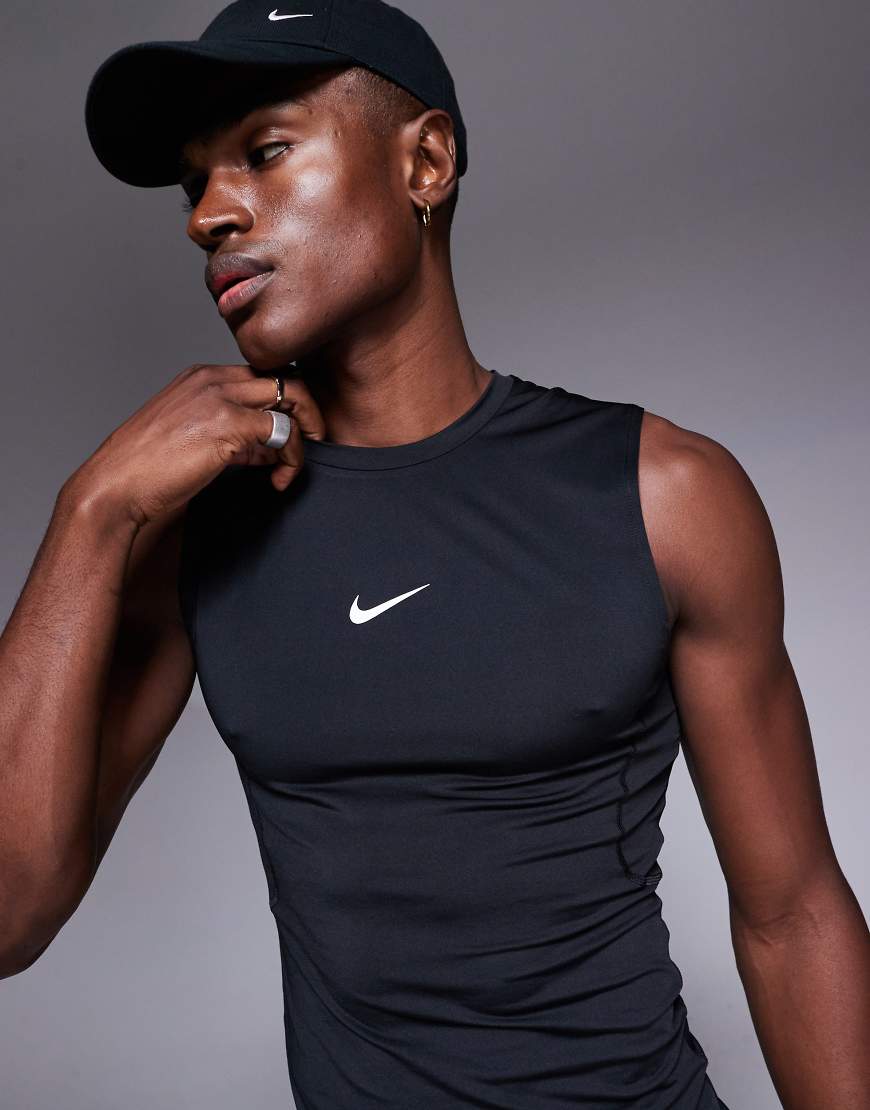 Nike Training - Dri-FIT - Eng anliegendes Trägertop in Schwarz von Nike Training