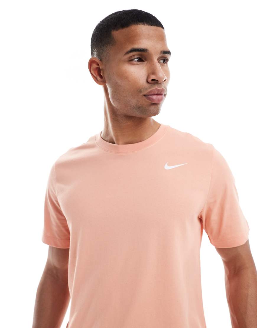 Nike Training - Dri-FIT - T-Shirt in Pfirsich-Orange von Nike Training