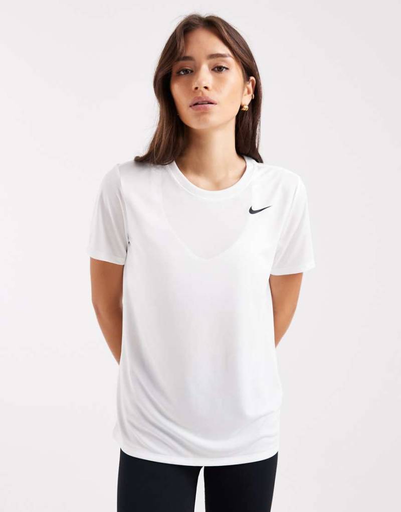 Nike Training - Dri-FIT - T-Shirt in Weiß von Nike Training