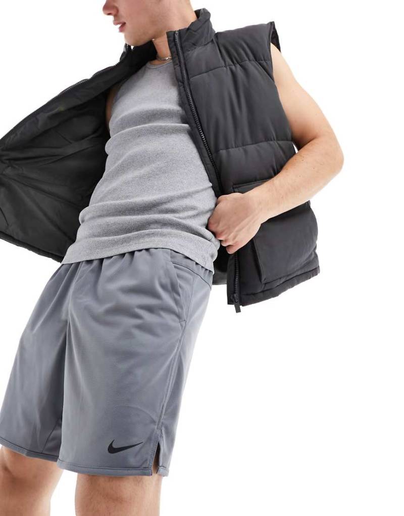 Nike Training - Totality Dri-FIT - Gestrickte Shorts in Grau, 7 Zoll Schrittlänge Nike Training - Totality Dri-FIT - Gestrickte Shorts in Grau, 7 Zoll Schrittlänge von Nike Training