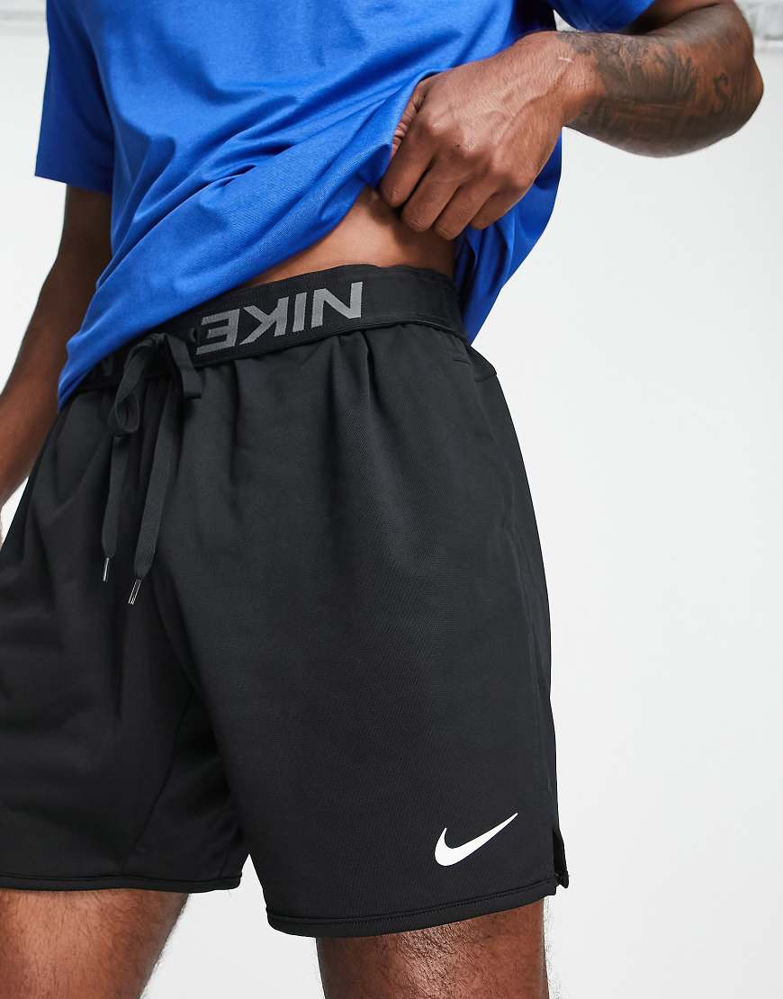 Nike Training - Dri-FIT Totality - Ungefütterte Shorts in Schwarz, 7 Zoll Schrittlänge von Nike Training