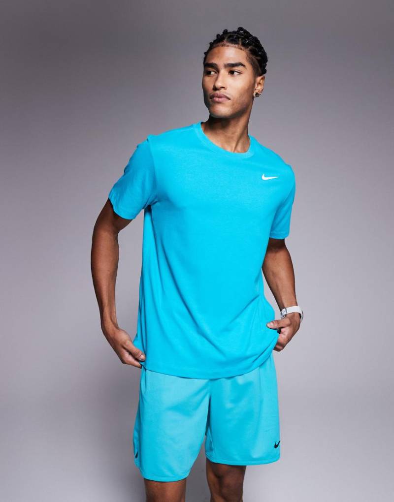 Nike Training - Dri-Fit - T-Shirt in Hellblau-Weiß von Nike Training