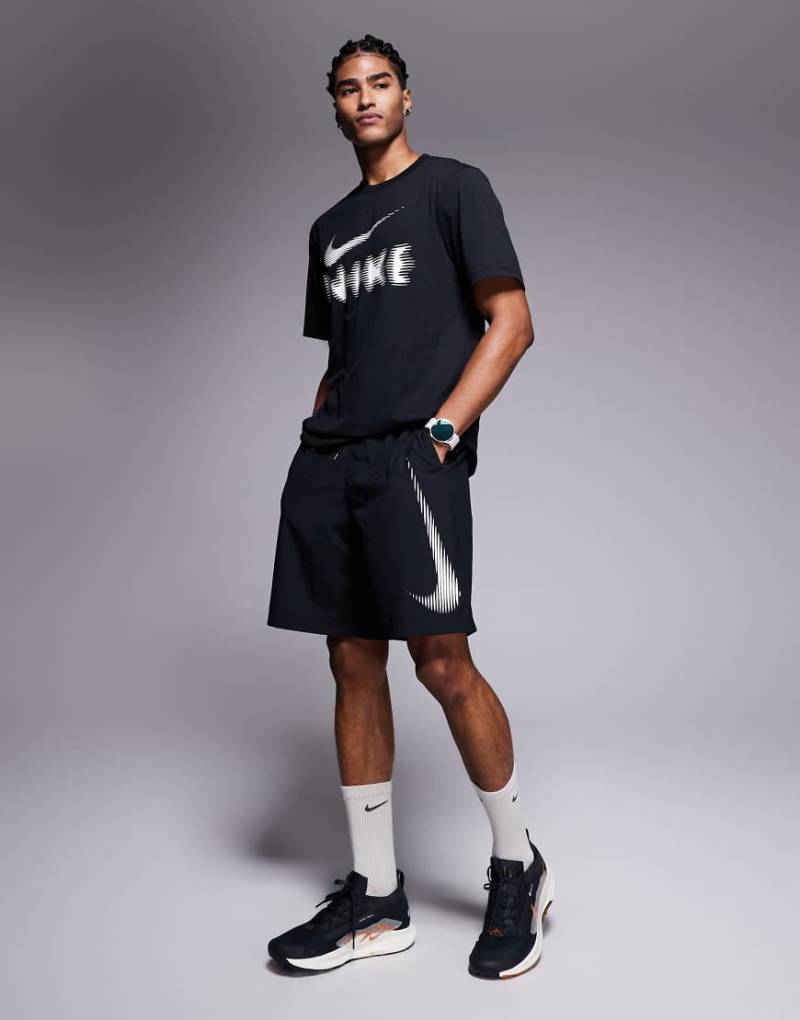 Nike Training - Form Dri-FIT - Shorts in Schwarz, 9 Zoll Schrittlänge von Nike Training