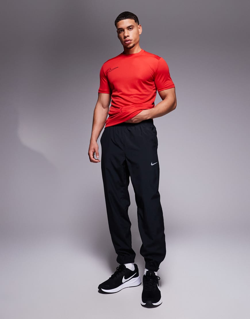 Nike Training - Form Dri-FIT - Tapered Fit Jogginghose in Schwarz von Nike Training