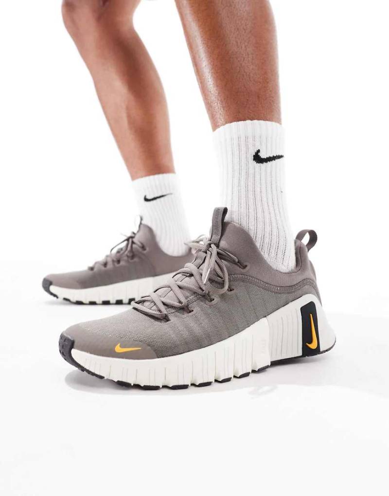 Nike Training Free - Metcon 6 - Sneaker in Grau-Neutral von Nike Training