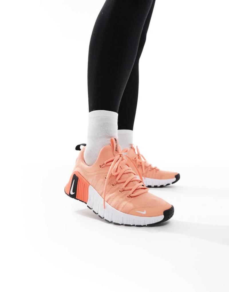 Nike Training Free - Metcon 6 - Sneaker in Orange-Rosa von Nike Training