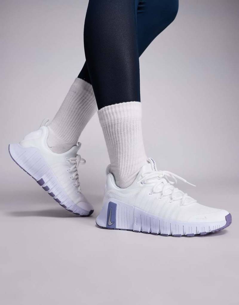 Nike Training - Free Metcon 6 - Sneaker in Weiß und Hellblau von Nike Training