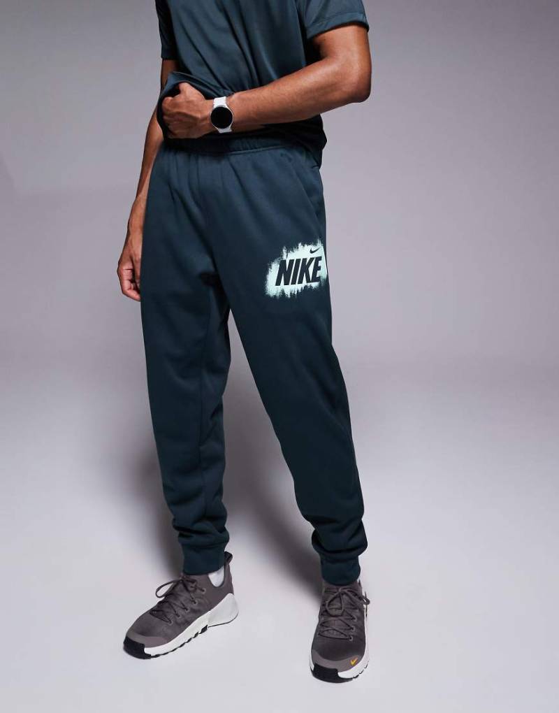 Nike Training - Heritage - Jogginghose in Grün-Schwarz von Nike Training