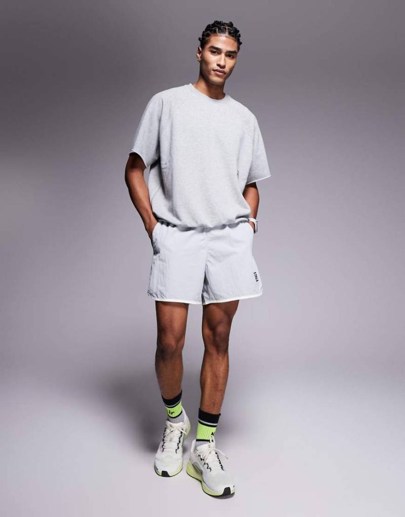 Nike Training - Heritage Dri-FIT - Gewebte Shorts in Grau, 5 Zoll Schrittlänge Nike Training - Heritage Dri-FIT - Gewebte Shorts in Grau, 5 Zoll Schrittlänge von Nike Training