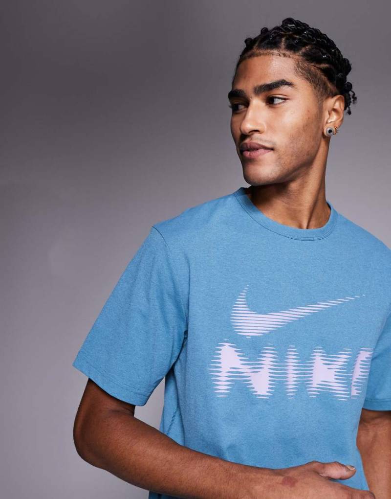 Nike Training - Hyverse Dri-FIT - T-Shirt in Blau von Nike Training