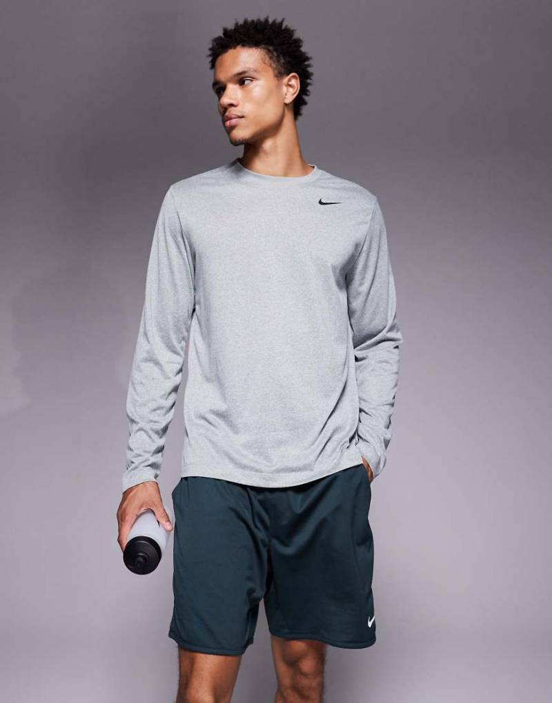 Nike Training - Legend Dri-FIT - Langärmliges Oberteil in Grau von Nike Training