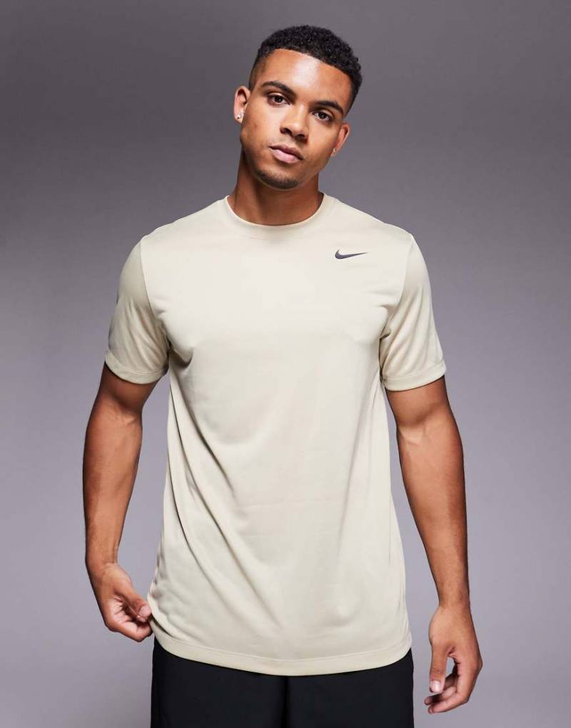 Nike Training - Legend Dri-FIT - T-Shirt in Beige-Grün von Nike Training
