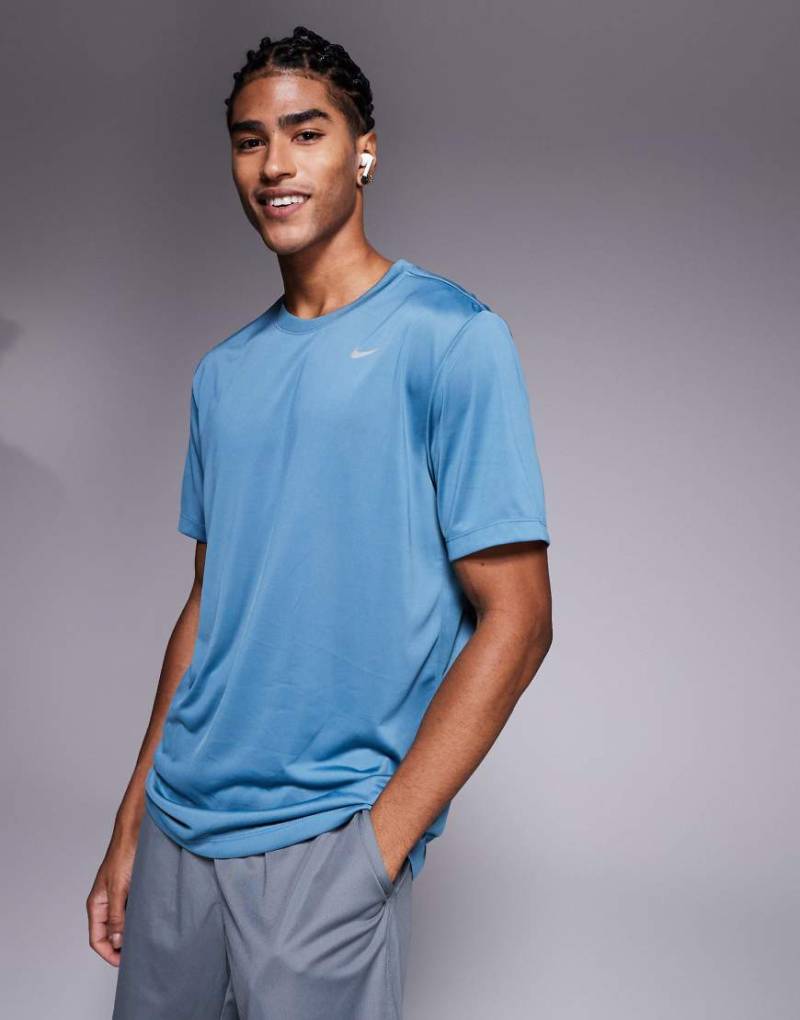 Nike Training - Legend Dri-FIT - T-Shirt in Blau von Nike Training