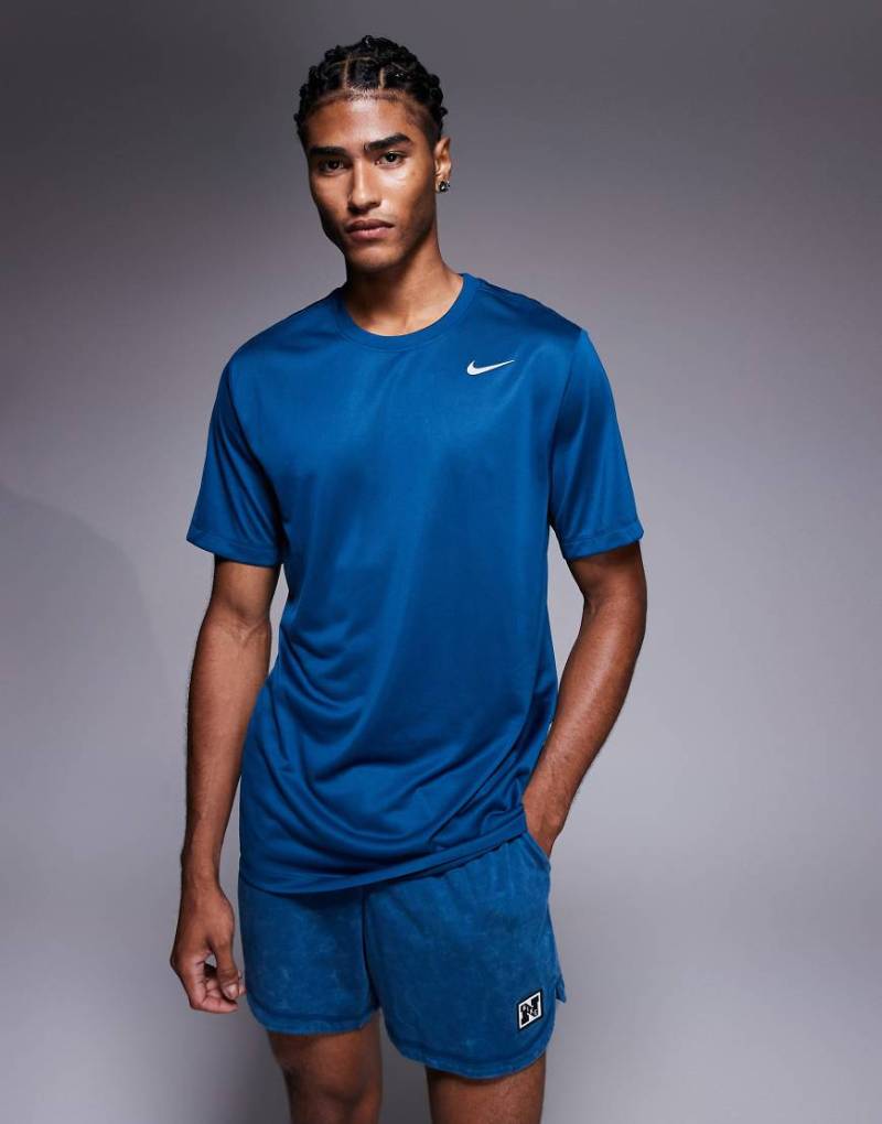 Nike Training - Legend Dri-FIT - T-Shirt in Blau von Nike Training