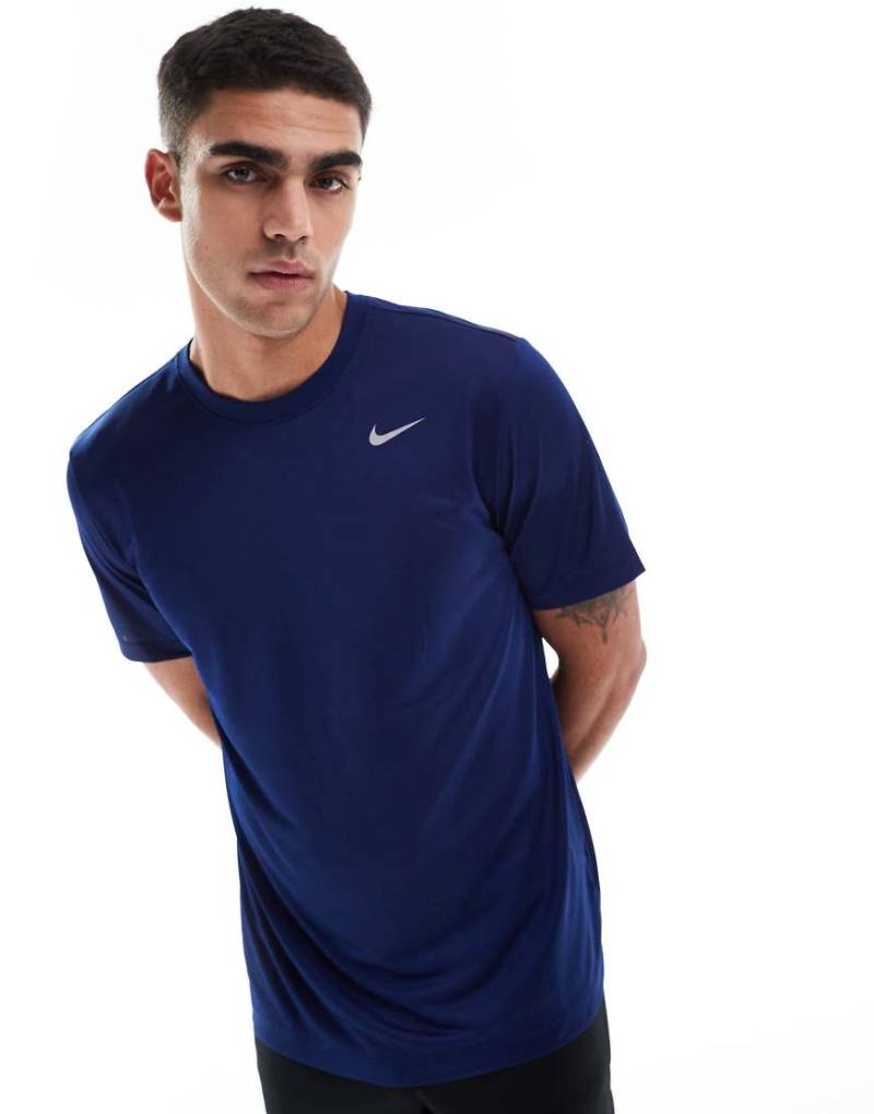 Nike Training - Legend Dri-FIT - T-Shirt in Marineblau von Nike Training