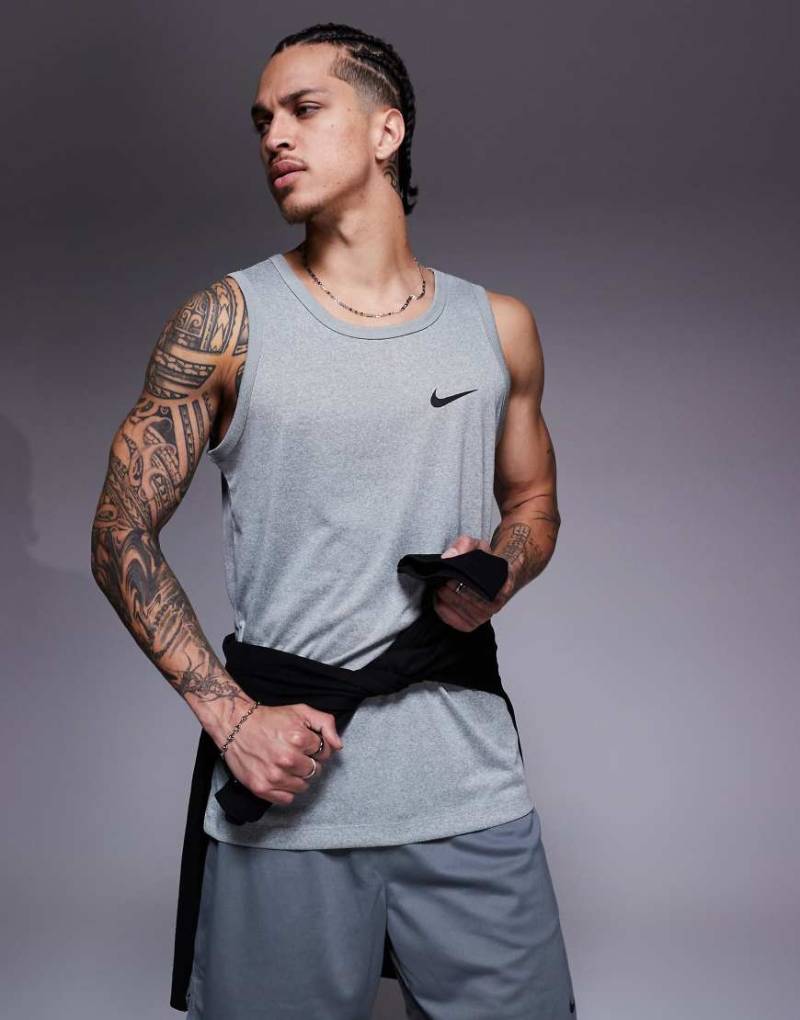 Nike Training - Legend Dri-FIT - Trägertop in Grau von Nike Training