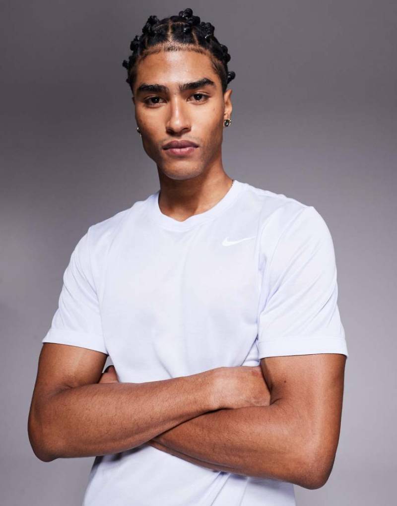 Nike Training - Legend Dri-FIT Veneer - T-Shirt in Grau von Nike Training