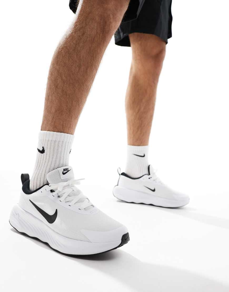 Nike Training - Legend Essential 4 - Sportschuhe in Weiß und Schwarz von Nike Training