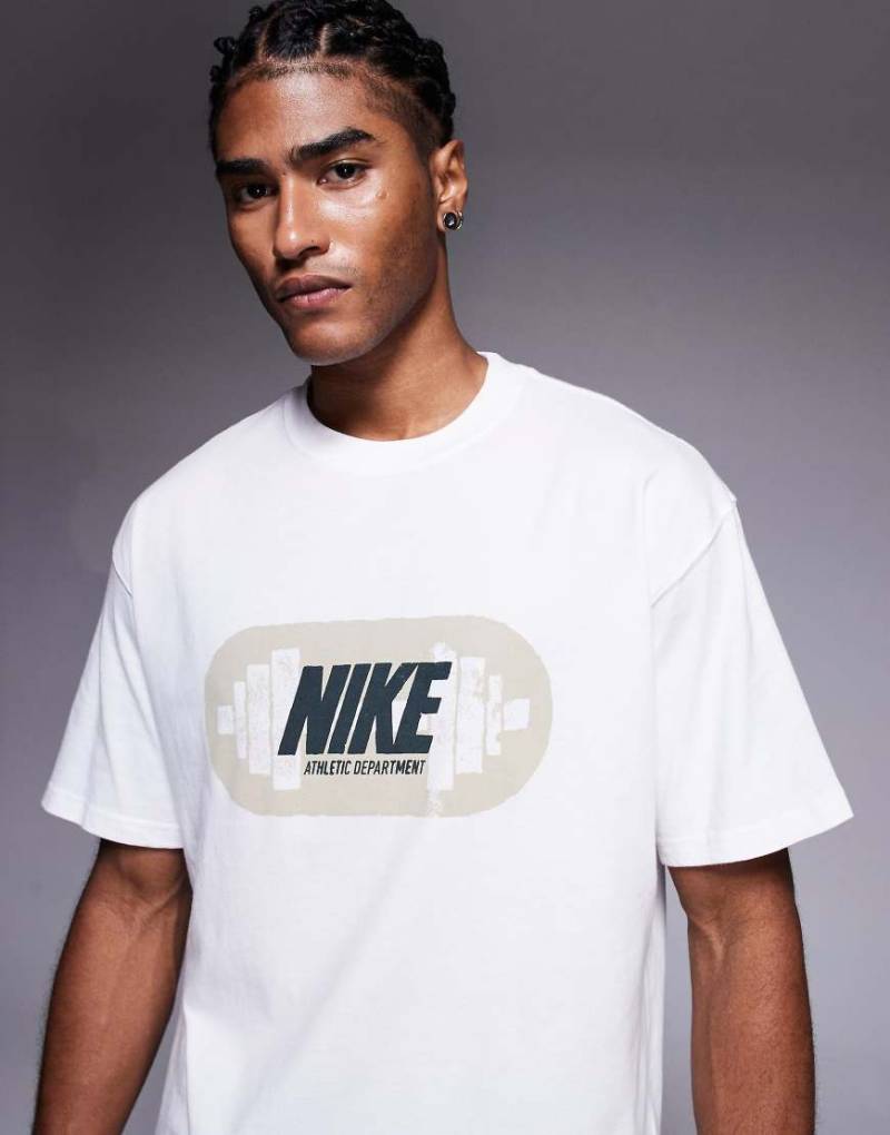 Nike Training - M90 - T-Shirt in Weiß mit Grafik von Nike Training