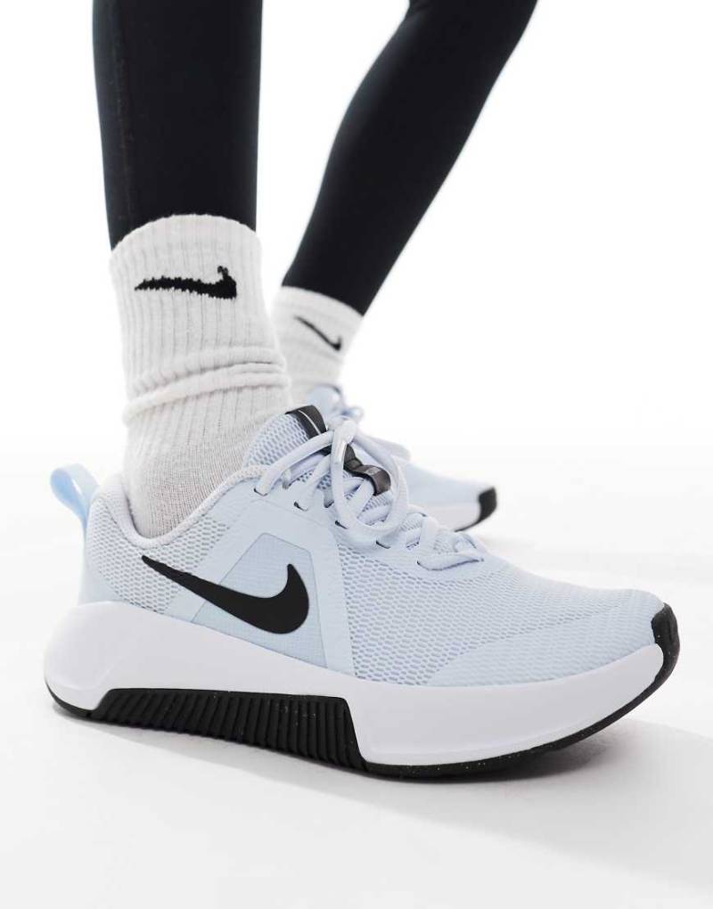 Nike Training - MC 3 - Sneaker in Blau und Weiß von Nike Training