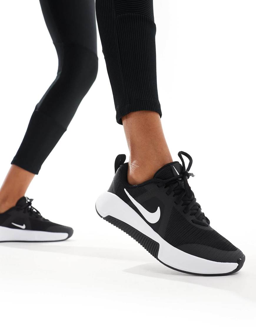 Nike Training - MC 3 - Sneaker in Schwarz und Weiß Nike Training - MC 3 - Sneaker in Schwarz und Weiß von Nike Training
