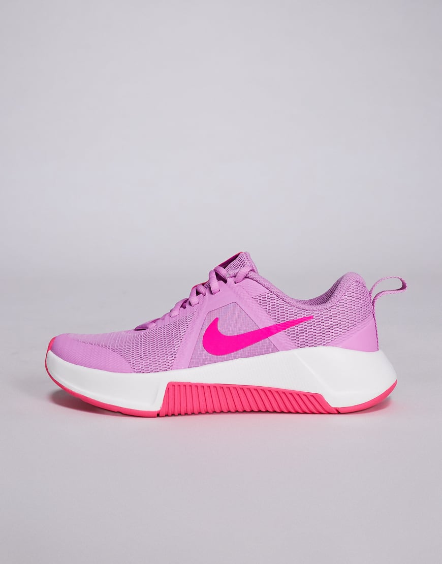 Nike Training - MC - Sneaker in Rosa von Nike Training