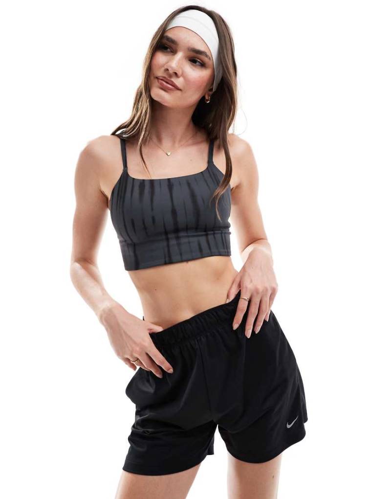 Nike - One Training - Gemusterter Sport-BH in Schwarz mit leichter Stützfunktion von Nike Training