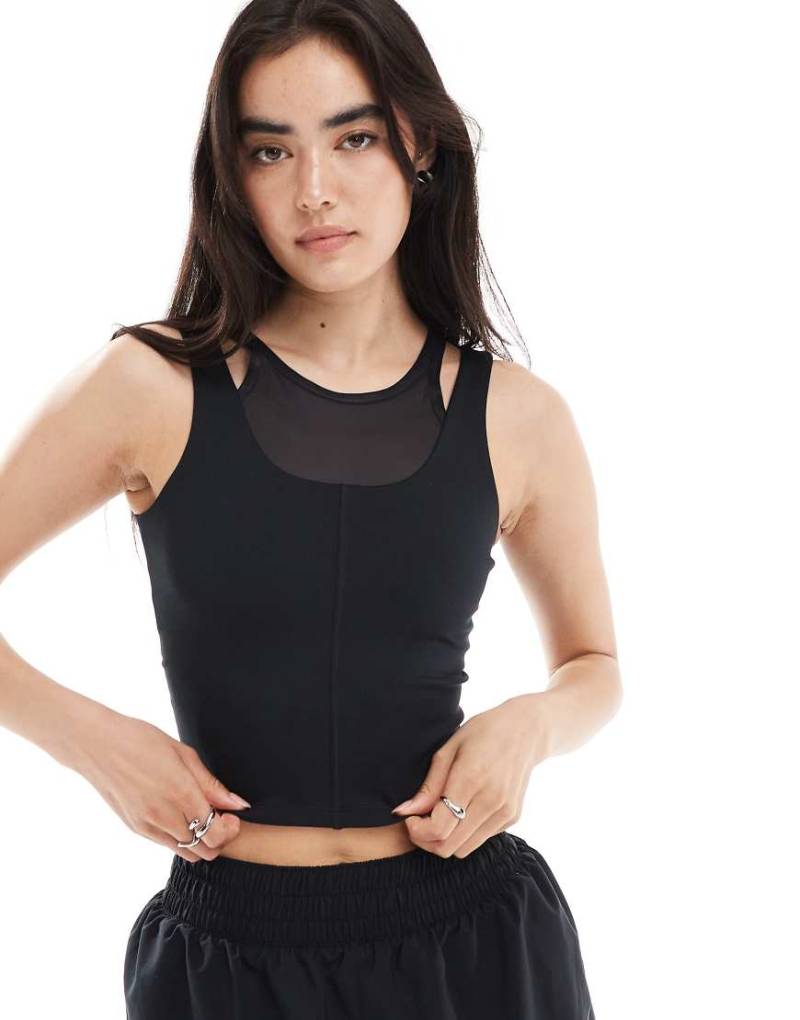 Nike - One Training Dri-FIT - Lagen-Trägertop in Schwarz von Nike Training