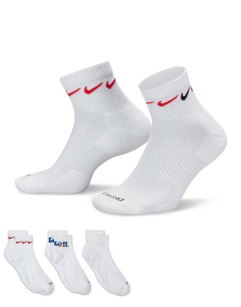 Nike Training Plus - Everyday Cushioned - 3er-Pack Socken in Weiß mit Grafik von Nike Training